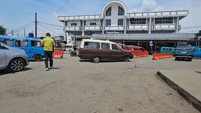 Akses Jalan Terminal Terpadu Depok Rusak Parah, Warga: Mirip Kubangan Kerbau