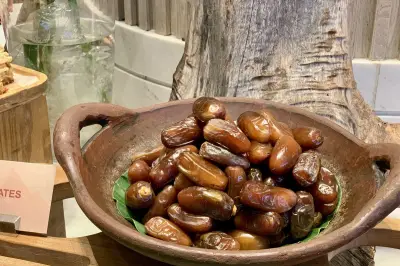 Benarkah Buka Puasa dengan Kurma Lebih Sehat Dibanding Minum Sirup?