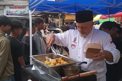 Chef Perancis Masak Takjil Gratis di Pinggir Jalan Bandung Saat Ramadhan