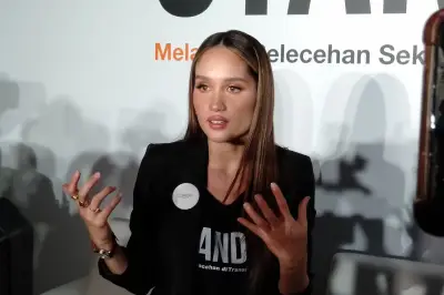 Cinta Laura: Lulusan Luar Negeri Tak Boleh Angkuh, Tak Lebih Pintar dari Lainnya