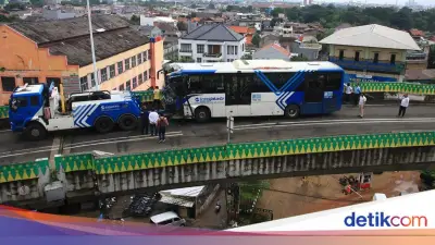 Fakta Lengkap Tabrakan Bus Transjakarta di Jalur Langit Koridor 13