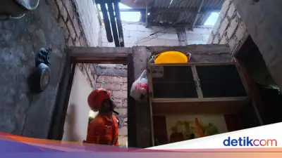Hujan dan Angin Kencang Rusakkan Lima Rumah di Bogor Utara