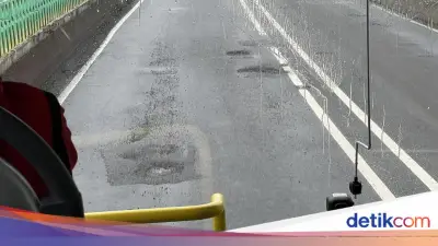 Jalur 'Langit' Transjakarta Koridor 13 Berlubang, Warga Minta Perbaikan Segera