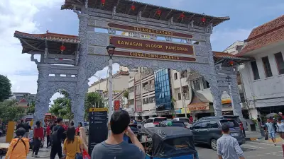 Kawasan Pecinan Glodok Ramai Pengunjung dan Pemburu Kuliner Saat Imlek 2026