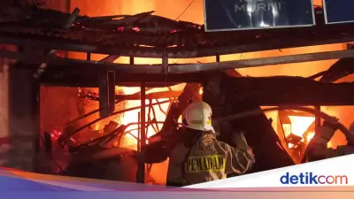 Kebakaran Subuh Hanguskan 16 Rumah di Bangka Jaksel, Kerugian Capai Rp 2,93 Miliar