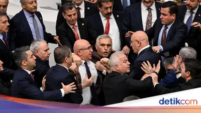 Kericuhan Parlemen Turki: Anggota Legislator Adu Jotos Soal Pengangkatan Menteri Kehakiman