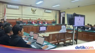 Khofifah Bantah Keterangan BAP Almarhum Kusnadi Soal Fee Ijon Dana Hibah
