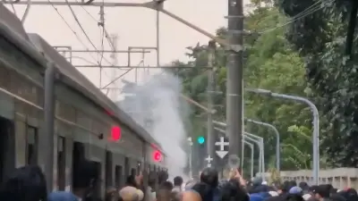KRL Keluarkan Asap di Stasiun Universitas Pancasila, Penumpang Dievakuasi