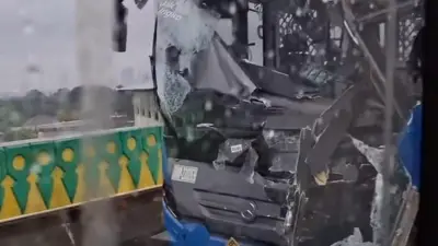 Kronologi Lengkap Kecelakaan Bus TransJakarta Koridor 13, Sopir Mengantuk hingga Tertidur