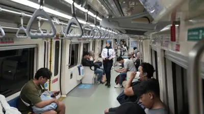LRT Jakarta Izinkan Buka Puasa di Kereta, Maksimal 10 Menit Setelah Azan Magrib