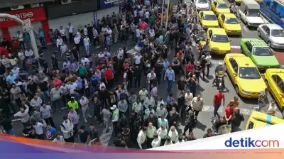 Mahasiswa Iran Gelar Demo Anti-Pemerintah Besar-besaran, Bentrok dengan Pendukung Rezim