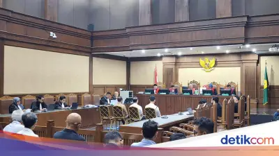 Mantan Dirut Pertamina Patra Niaga Dituntut 14 Tahun Penjara dalam Kasus Korupsi Minyak Mentah
