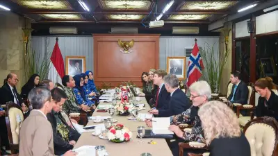 Menhut Raja Juli Bertemu Menteri Norwegia, Perkuat Perhutanan Sosial dan Cegah Karhutla