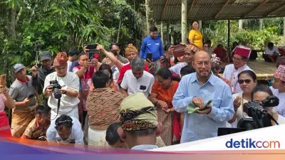 Pandji Pragiwaksono Jalani Ritual Permohonan Maaf ke Leluhur Toraja Hari Ini