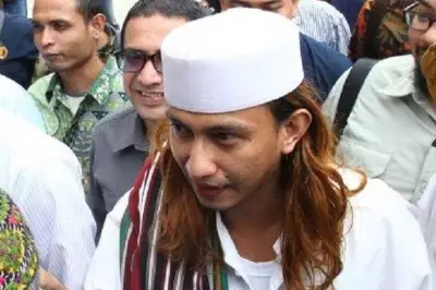 Polisi Tunda Penahanan Bahar bin Smith Usai Pemeriksaan Kasus Penganiayaan