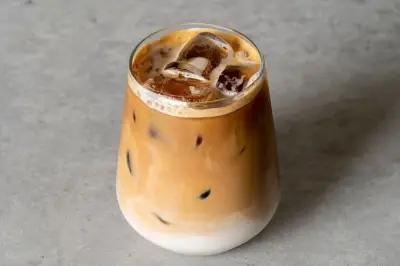 Resep Es Kopi Susu ala Cafe dan Tips Membuatnya dari Barista Profesional
