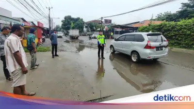 Siswi Tewas Tertabrak Truk Molen di Tangerang Akibat Jalan Berlubang yang Tergenang