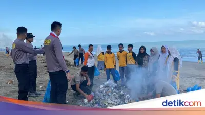 STIK Angkatan 83 dan TNI Bersihkan Pantai di Aceh Utara, Perkuat Sinergi Lingkungan