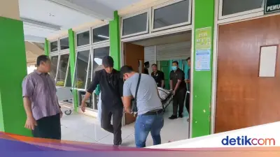 Tiga Remaja Putri Tewas Tersambar Kereta Saat Swafoto di Rel Batang