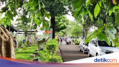 TPU Karet Bivak Jakpus Ramai Peziarah Jelang Ramadan, Tradisi Keluarga Terus Dilestarikan