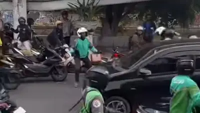 Viral Mobil Lawan Arah di Gunung Sahari Jakpus Diamuk Massa, Ini Kronologi Lengkapnya