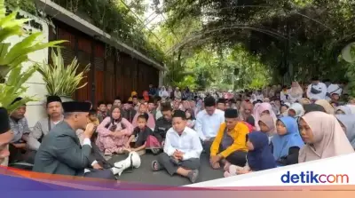Viral Tahlilan Warga di Depan Rumah Jokowi di Solo, Ajudan Buka Suara