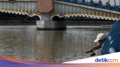 Warga Kembali Mancing di Sungai Cisadane Meski Tercemar Pestisida