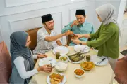 50 Ucapan Selamat Berbuka Puasa Penuh Doa dan Makna untuk Dibagikan