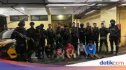 Brimob Polda Metro Tangkap 5 Pemuda Bawa Sajam di Ciracas, Jaktim
