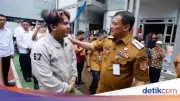 Gubernur Jateng Jadi 'Bapak' bagi Mahasiswa Korban Bencana, Janji Bantuan Kos dan Komunikasi