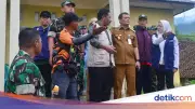Gubernur Jateng Tinjau Longsor Banjarnegara, 26 Warga Masih Dicari, Hunian Siap 3 Hari