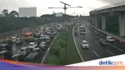 Kepadatan Lalu Lintas Parah di Interchange Cawang Jakarta Timur Akibat Arus Tol