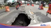 Lubang Besar Menganga di Jalan Sholeh Iskandar Bogor Picu Kemacetan