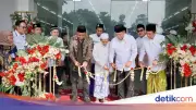 Menkop Resmikan Torasera di Pesantren, Perkuat Kopdes Merah Putih di Probolinggo