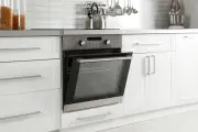 Microwave vs Oven: Perbedaan Fungsional untuk Memasak dan Memanaskan Makanan
