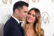 Perceraian Jessica Alba dan Cash Warren Resmi, Hak Asuh Anak Dibagi Bersama
