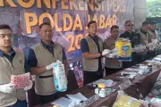 Polisi Jabar Bongkar Praktik Pengemasan Ulang Makanan dan Minuman Kedaluwarsa di Sumedang