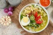 Resep Soto Lamongan Kuah Kuning Gurih dengan Bumbu Koya yang Harum