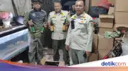 Satpol PP Jakarta Barat Sita 2.105 Botol Miras Ilegal Selama Razia Ramadan