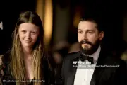 Shia LaBeouf dan Mia Goth Diam-diam Pisah Setelah Satu Dekade Menikah