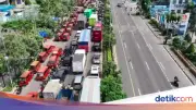 Sopir Angkot Demo Tutup Jalan, Lalu Lintas Bekasi Macet Parah