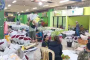Valentine Day Dongkrak Permintaan Bunga di Pasar Rawa Belong Jakarta
