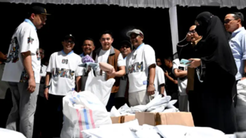 Prabowo Gelar Bazar Pazar Murah di Monas, Pengunjung Membeludak hingga 200 Ribu Orang