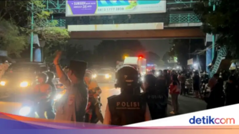 Pria di Tangerang Panjat Papan Reklame Diduga Hendak Bunuh Diri, Berhasil Diselamatkan