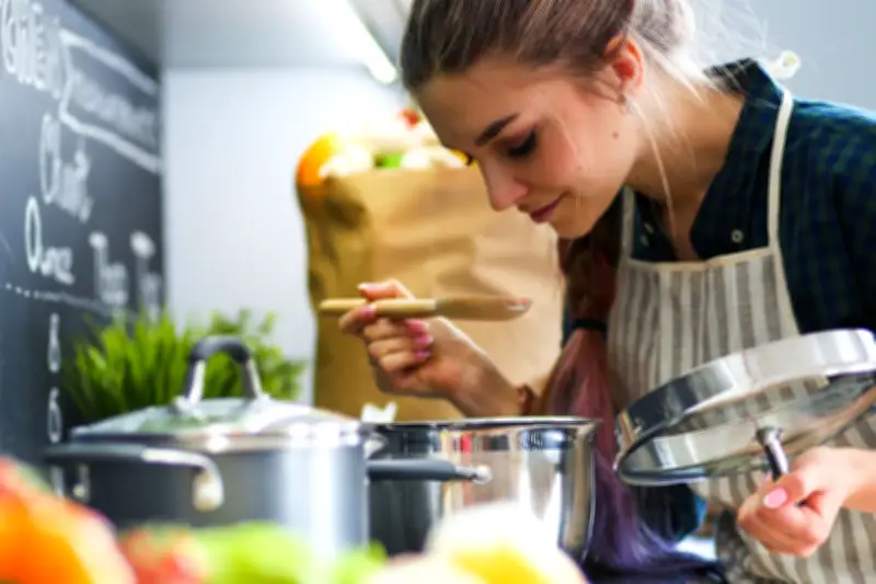 Tips Mencicipi Masakan Saat Puasa Agar Tidak Batal, Begini Caranya