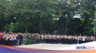 7.728 Aparat Gabungan Amankan Pembagian Sembako dan Pasar Murah di Monas