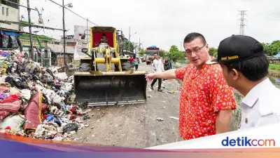 Anggota DPRD DKI Turun Langsung Atasi Gunungan Sampah di Tambora, Jakarta Barat