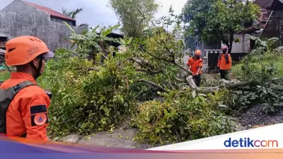 Angin Puting Beliung di Kudus Rusak 221 Rumah, Warga Terdampak di Empat Desa