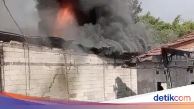 Api Belum Padam di Pabrik Helm Bogor, Titik Kobaran di Gudang Tiner