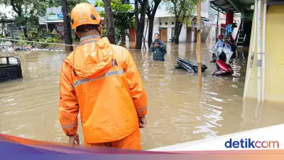 Banjir Jakarta Meluas, 105 RT dan 19 Jalan Terendam Akibat Hujan Semalaman